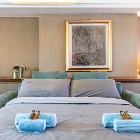 Penthouse 10 Minutes From The Duomo Bed & Breakfast